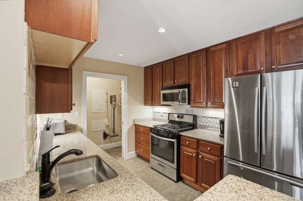 36 Village Road, Unit 714 Middleton, MA 01949 - Photo 9 of 24