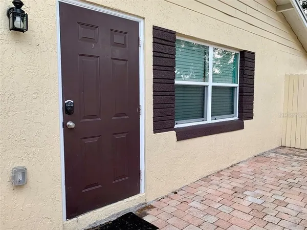 a view of an entryway of the house