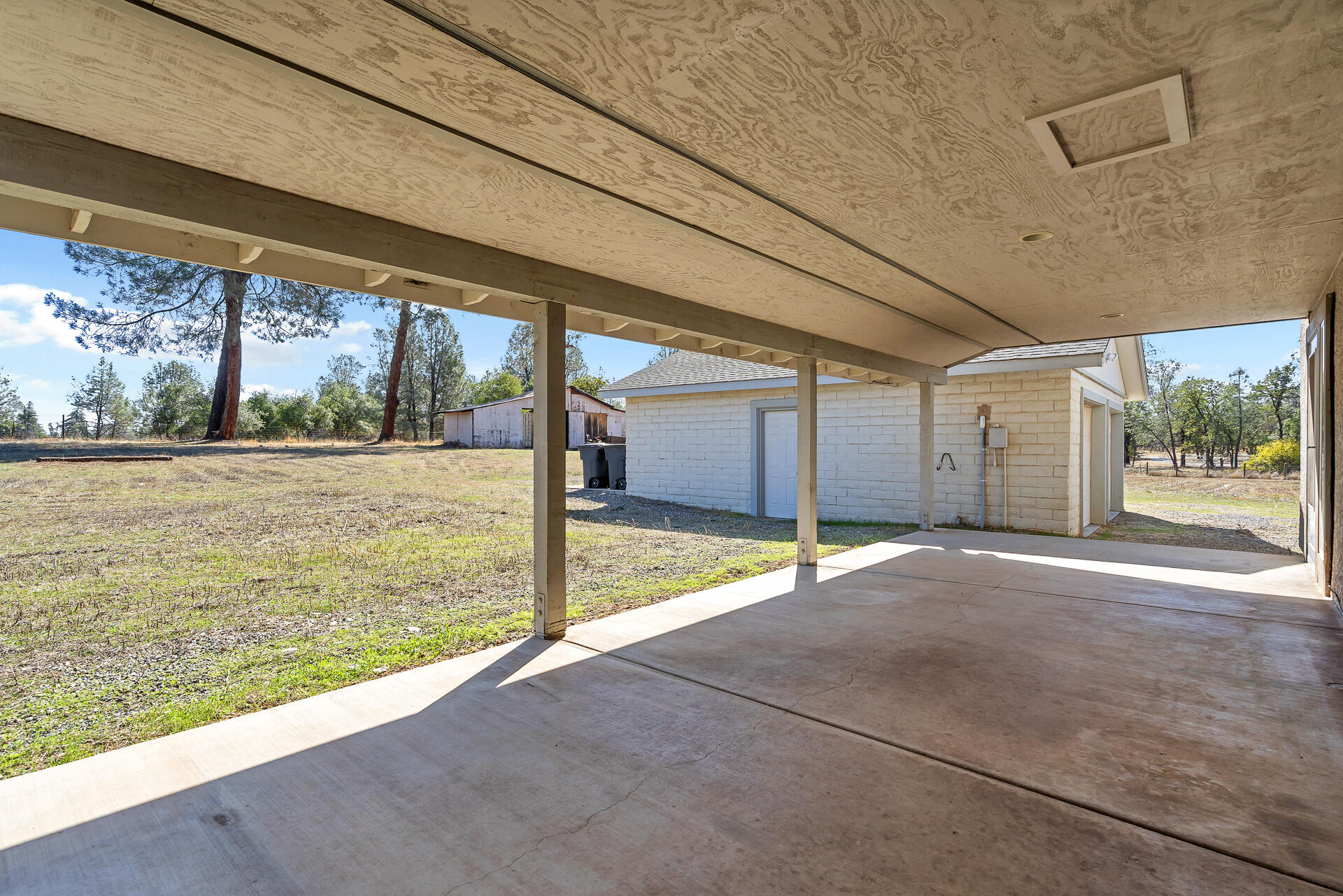 15557 Cloverdale Road Anderson, CA 96007 - Photo 12 of 37 15557CloverdaleRoad-4
