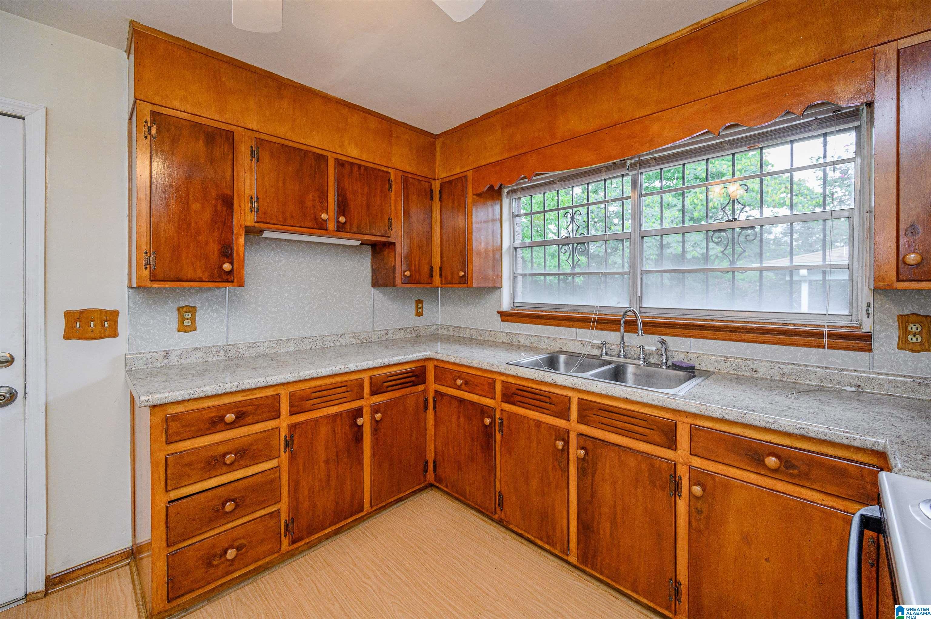 301 17th Avenue Southwest Birmingham, AL 35211 - Photo 7 of 35