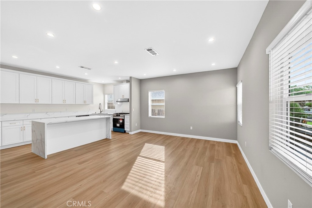 2643 Tenth Street Riverside, CA 92507 - Photo 4 of 40 Living room
