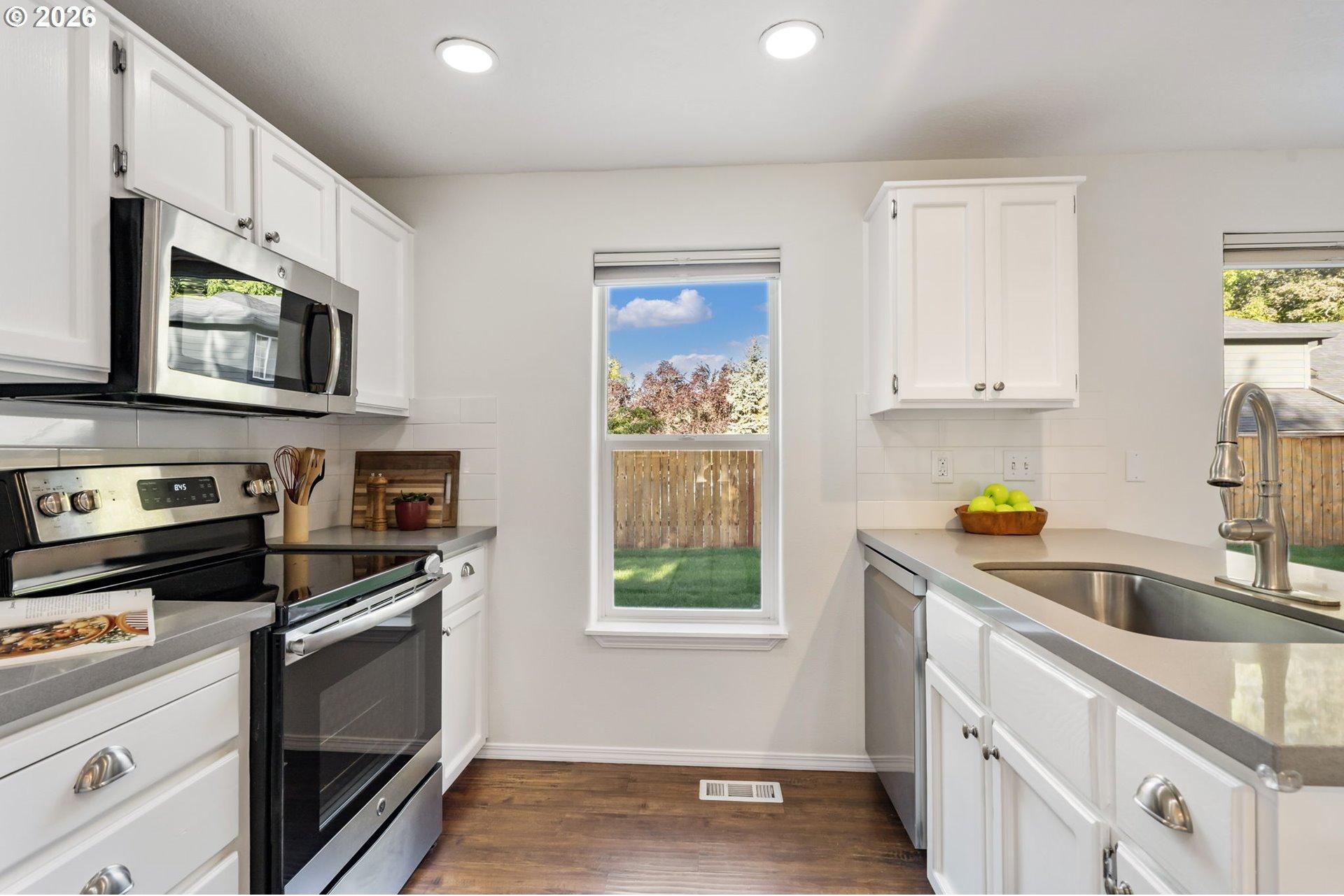 8885 Southwest 76th Place Portland, OR 97223 - Photo 12 of 47 Gallery Image 12