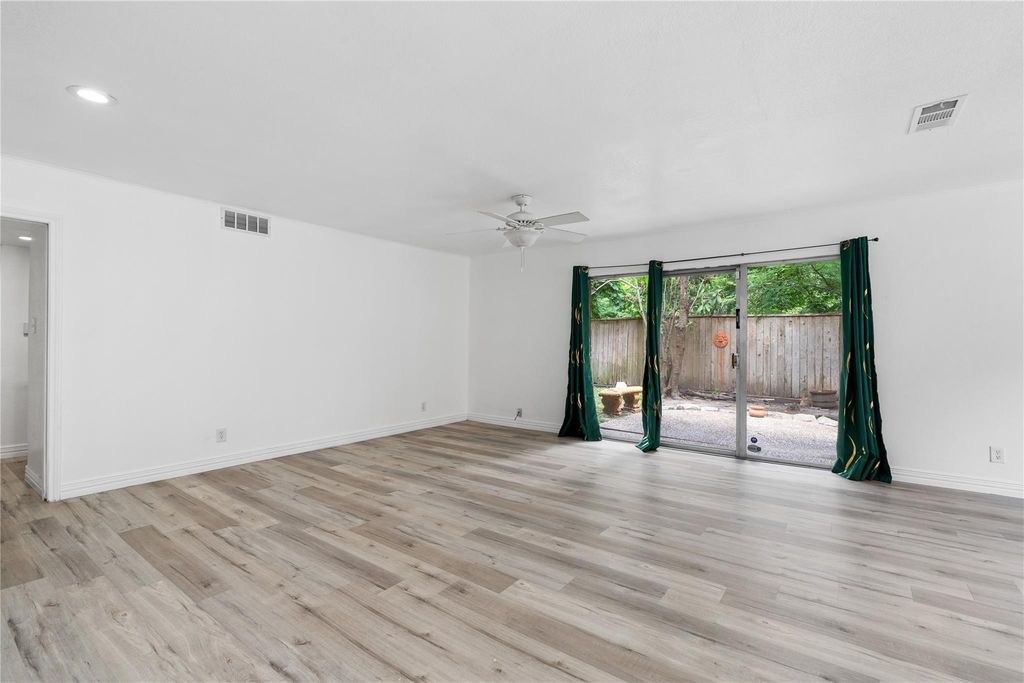 6303 Crab Orchard Road, Unit 3 Houston, TX 77057 - Photo 29 of 35 Gallery Image 29