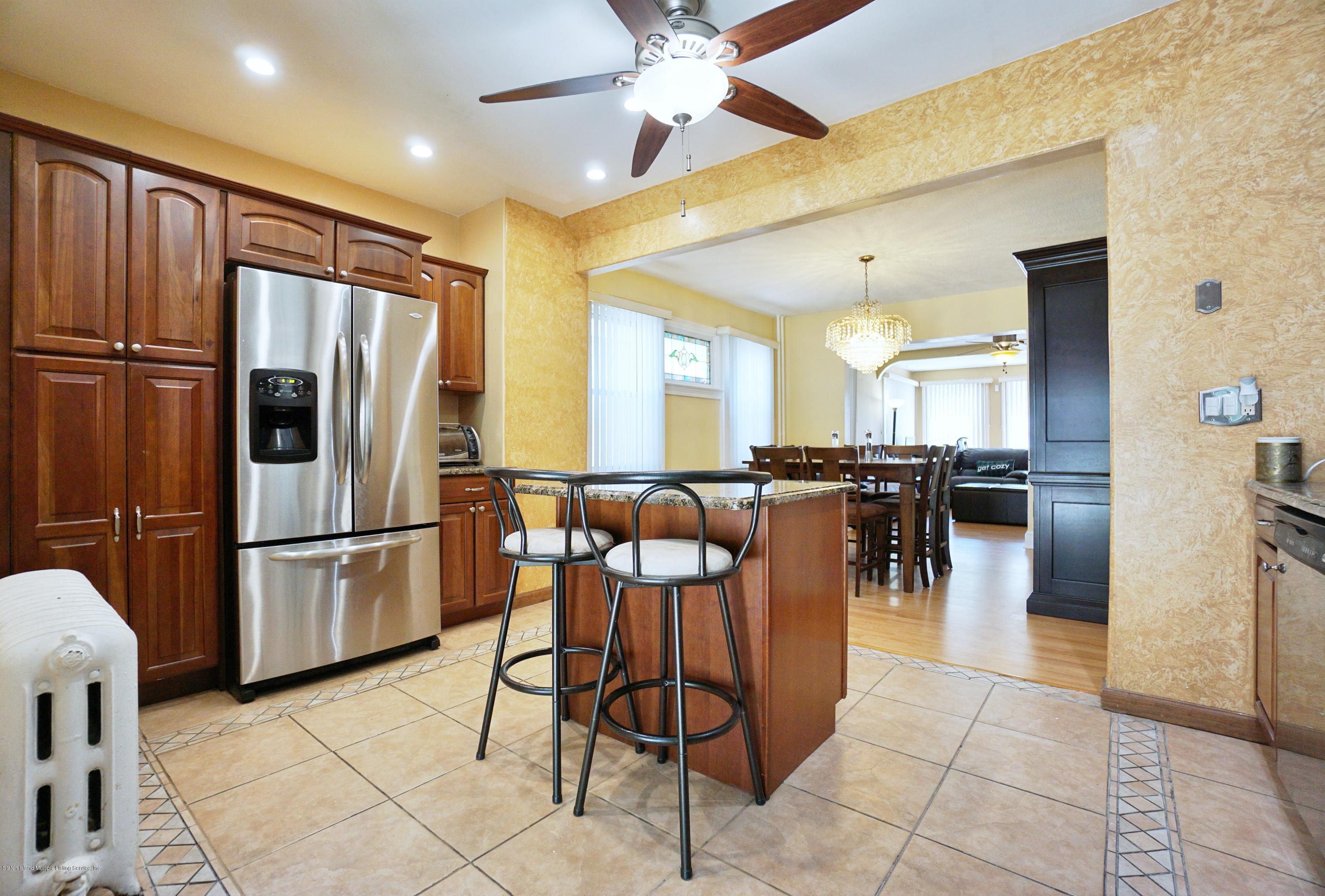 141 Roe Street Staten Island, NY 10310 - Photo 11 of 30 (11) KITCHEN