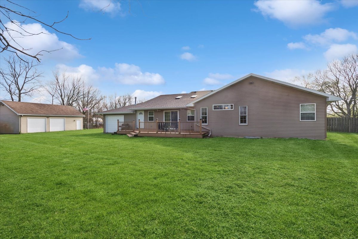 2 Division Street Bristol, IL 60512 - Photo 5 of 41
