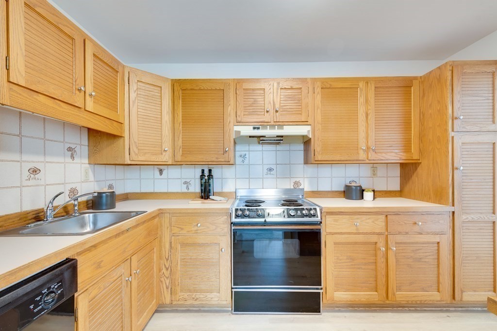 100 Keyes Road, Unit 331 Concord, MA 01742 - Photo 3 of 18 Gallery Image 3