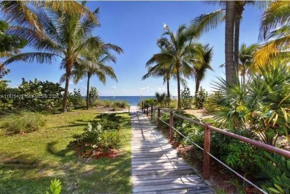 $5,500 | 881 Ocean Drive, Unit TH7, Key Biscayne, FL 33149