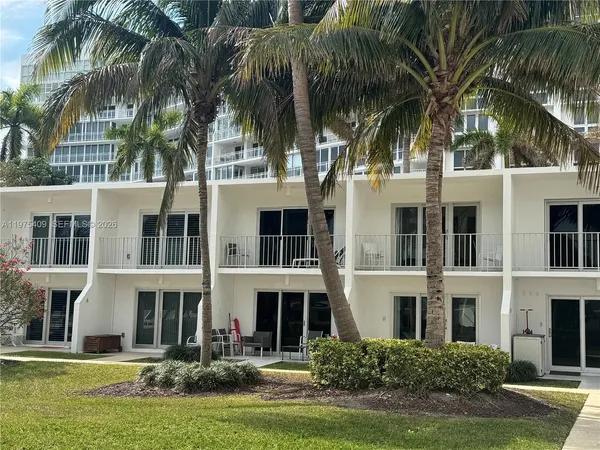 $5,500 | 881 Ocean Drive, Unit TH7, Key Biscayne, FL 33149