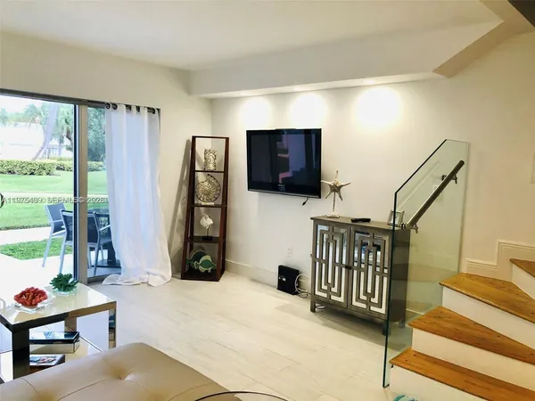 $5,500 | 881 Ocean Drive, Unit TH7, Key Biscayne, FL 33149