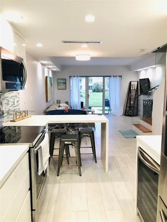 $5,500 | 881 Ocean Drive, Unit TH7, Key Biscayne, FL 33149