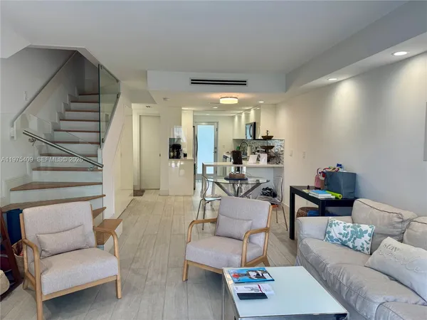 $5,500 | 881 Ocean Drive, Unit TH7, Key Biscayne, FL 33149