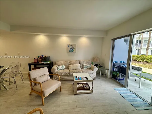 $5,500 | 881 Ocean Drive, Unit TH7, Key Biscayne, FL 33149