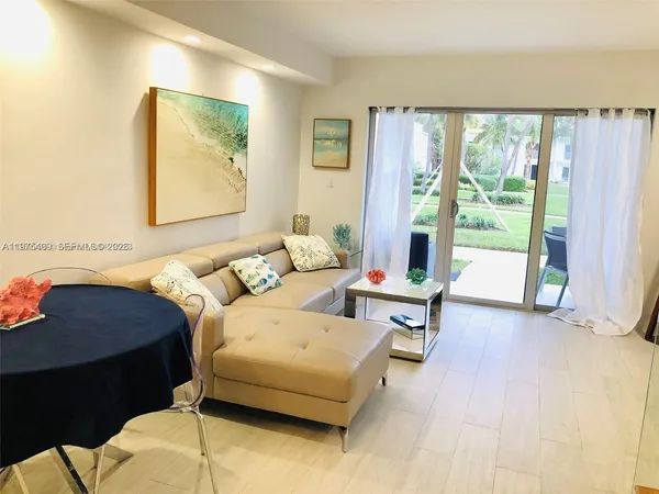 $5,500 | 881 Ocean Drive, Unit TH7, Key Biscayne, FL 33149