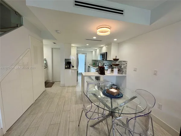 $5,500 | 881 Ocean Drive, Unit TH7, Key Biscayne, FL 33149
