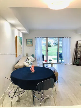 $5,500 | 881 Ocean Drive, Unit TH7, Key Biscayne, FL 33149