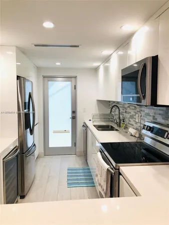 $5,500 | 881 Ocean Drive, Unit TH7, Key Biscayne, FL 33149