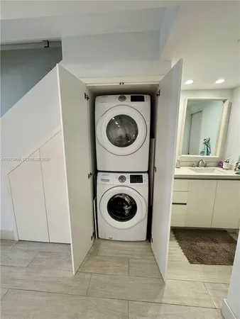 $5,500 | 881 Ocean Drive, Unit TH7, Key Biscayne, FL 33149