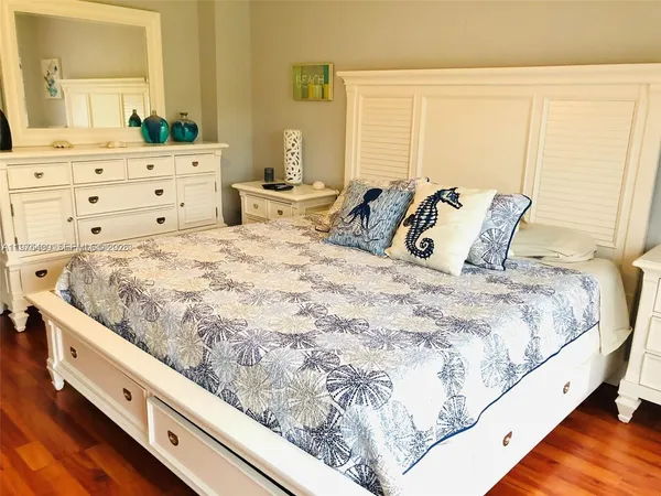 $5,500 | 881 Ocean Drive, Unit TH7, Key Biscayne, FL 33149