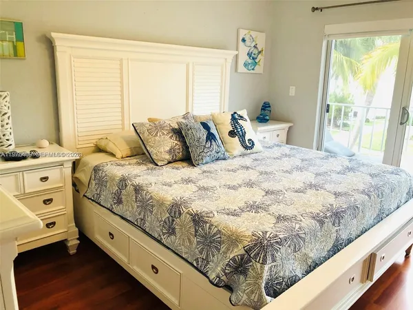 $5,500 | 881 Ocean Drive, Unit TH7, Key Biscayne, FL 33149