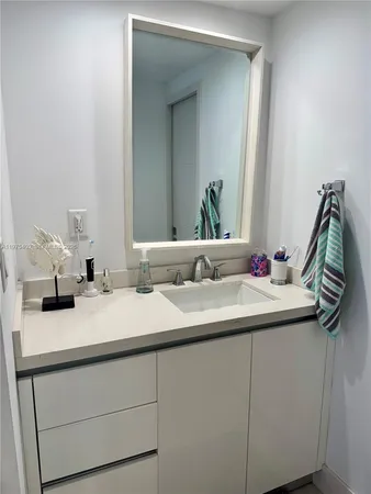 $5,500 | 881 Ocean Drive, Unit TH7, Key Biscayne, FL 33149