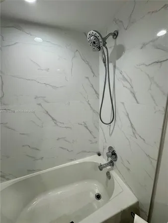 $5,500 | 881 Ocean Drive, Unit TH7, Key Biscayne, FL 33149