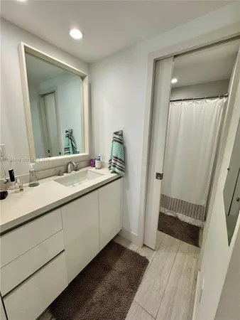 $5,500 | 881 Ocean Drive, Unit TH7, Key Biscayne, FL 33149