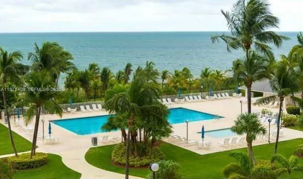 $5,500 | 881 Ocean Drive, Unit TH7, Key Biscayne, FL 33149