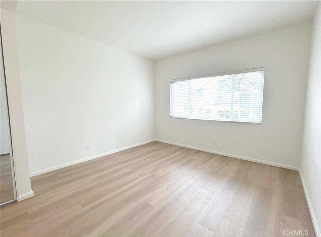 257 Huntington Irvine, CA 92620 - Photo 12 of 28 Expansive secondary bedroom