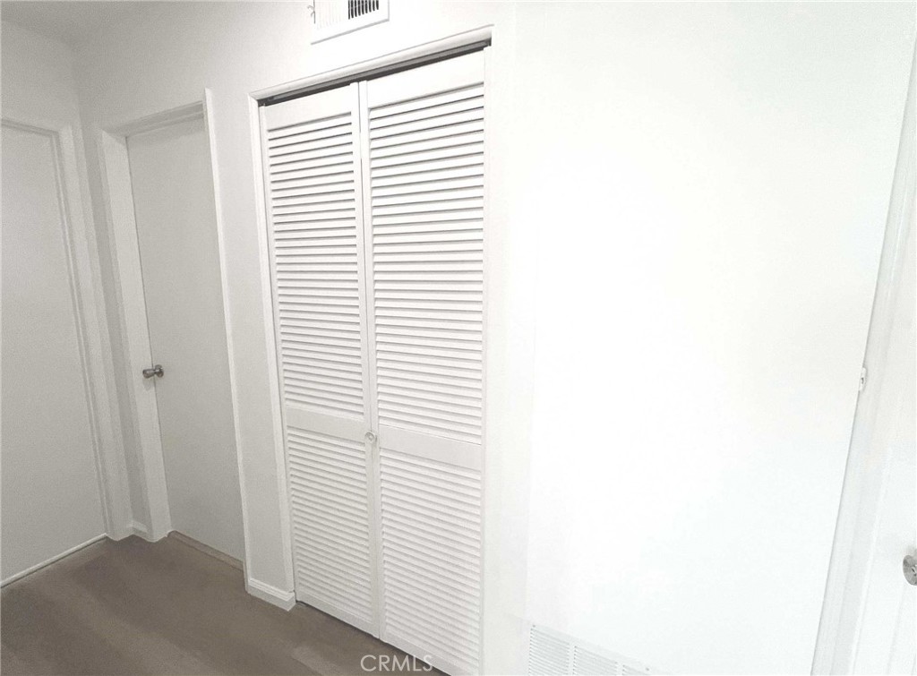 257 Huntington Irvine, CA 92620 - Photo 15 of 28 Hallway in between bedrooms