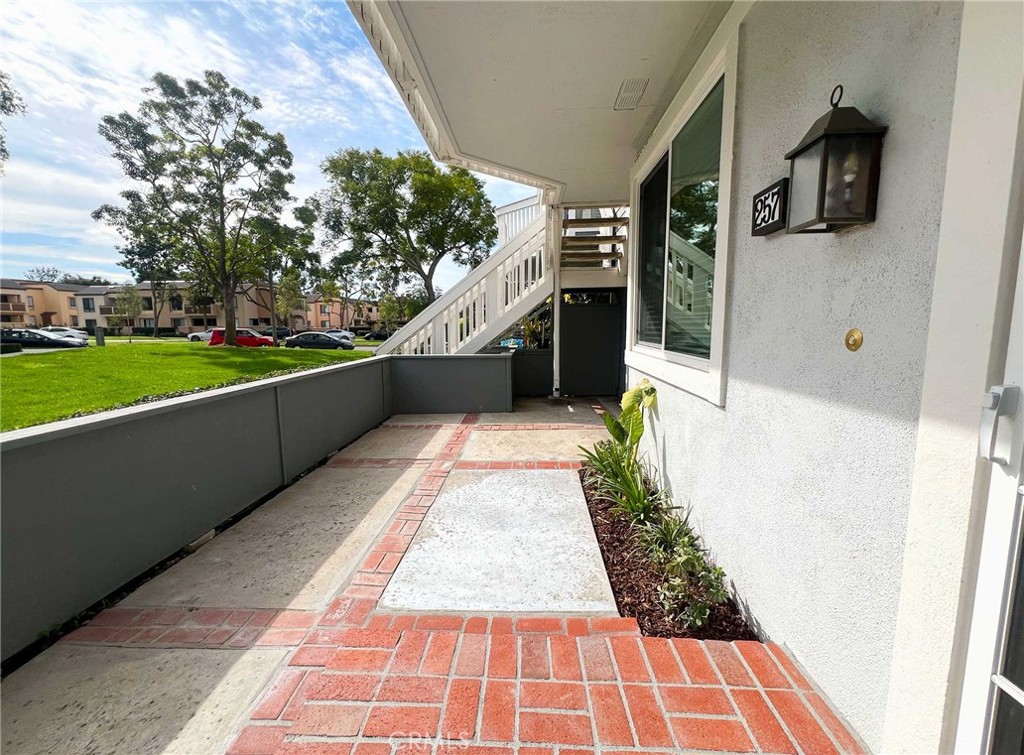 257 Huntington Irvine, CA 92620 - Photo 2 of 28 Private large front patio