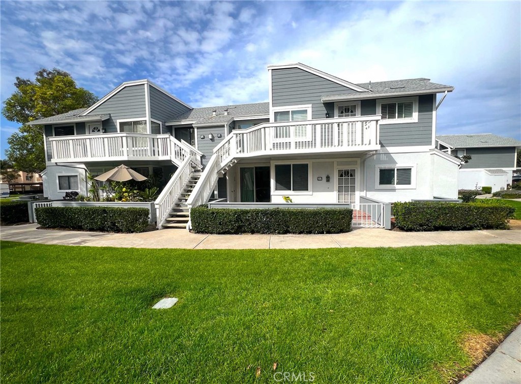 257 Huntington Irvine, CA 92620 - Photo 25 of 28 Lower single level corner condo with lush grassy area in the front