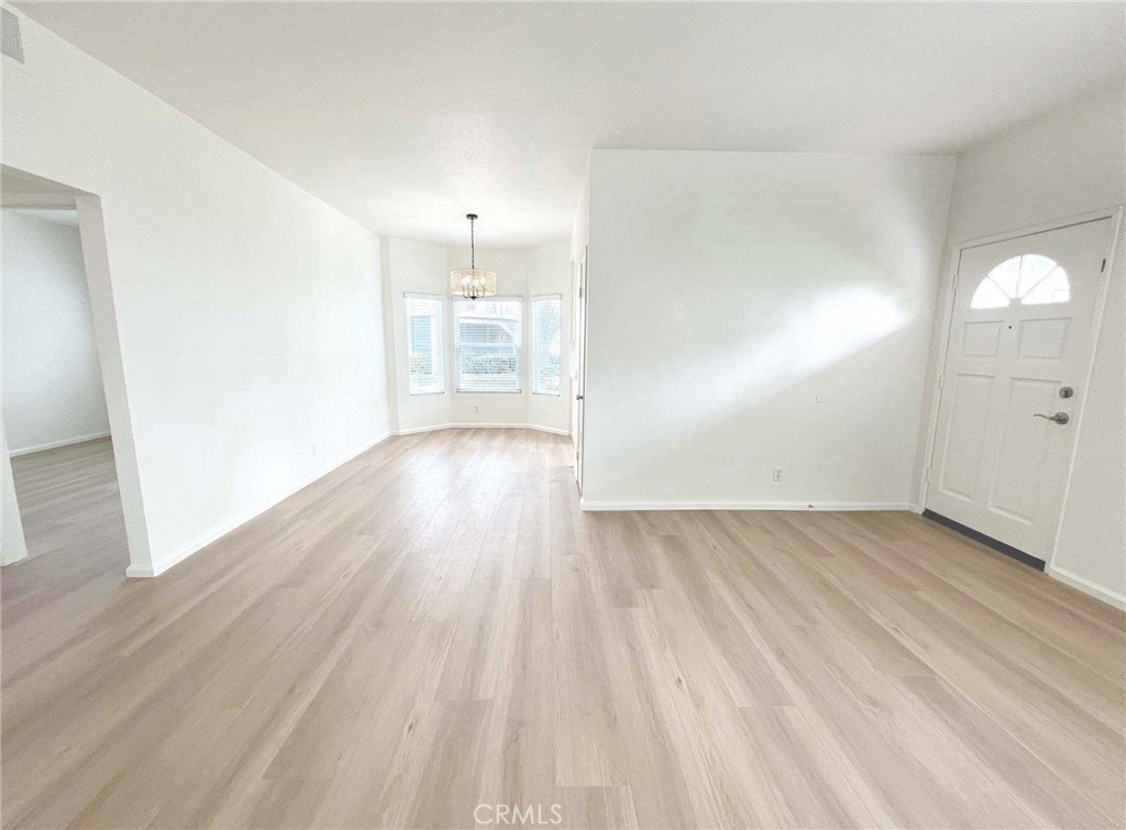 257 Huntington Irvine, CA 92620 - Photo 4 of 28 Abundance of natural light with dual pane windows throughout