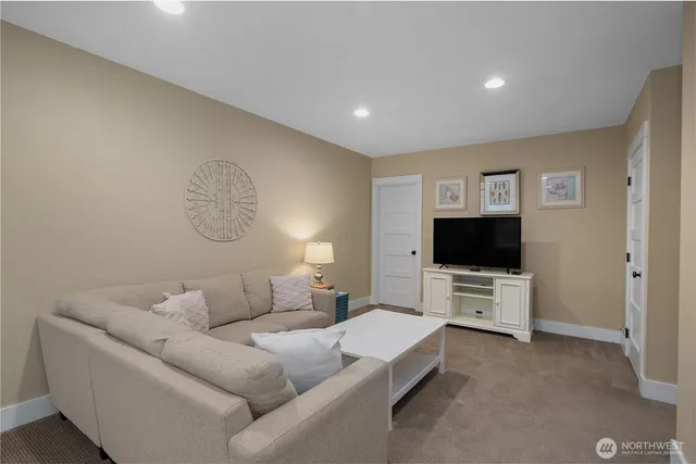 $1,190,000 | 91 Compass Street, Pacific Beach, WA 98571