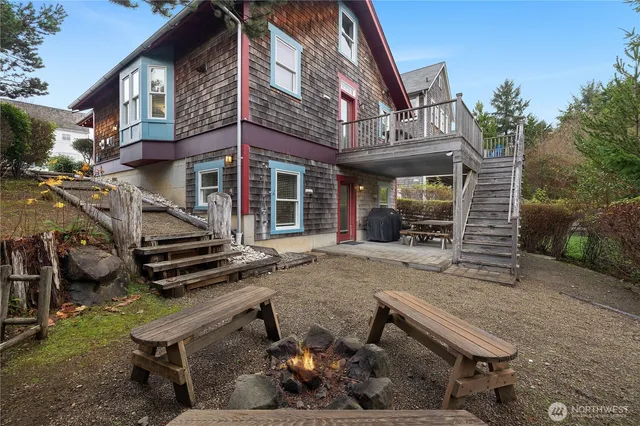 $1,190,000 | 91 Compass Street, Pacific Beach, WA 98571