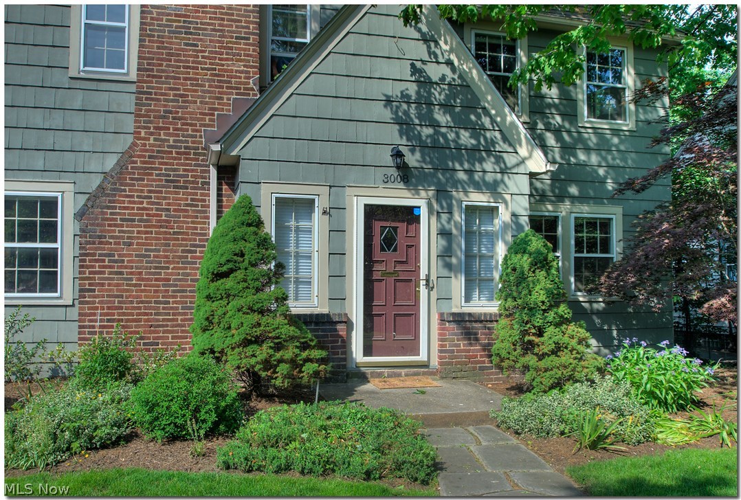 3008 Warrington Road Cleveland, OH 44120 - Photo 3 of 34
