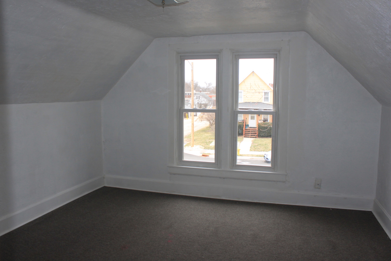 511 3rd Avenue Rock Falls, IL 61071 - Photo 7 of 9 an empty room with a window