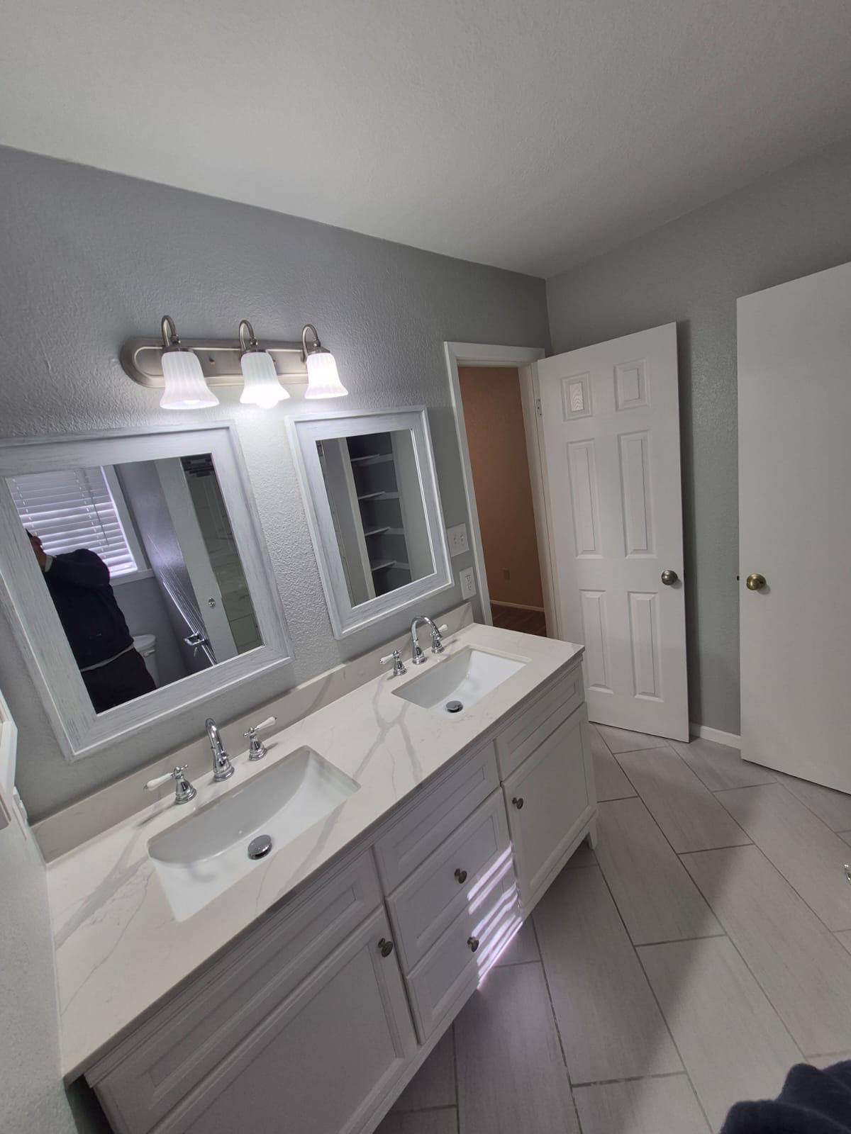 12915 Marimba Trail Austin, TX 78729 - Photo 3 of 15 Bathroom with double vanity