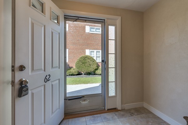 62 Emerson Gardens Road, Unit 62 Lexington, MA 02420 - Photo 5 of 24 Gallery Image 5