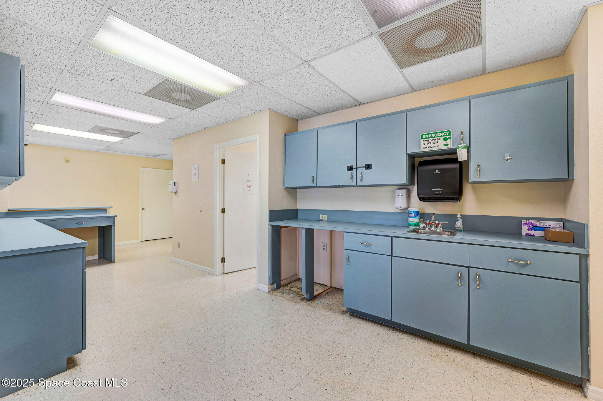 1801 Sarno Road, Unit 5 & 6 Melbourne, FL 32935 - Photo 33 of 44 a kitchen with sink cabinets and microwave