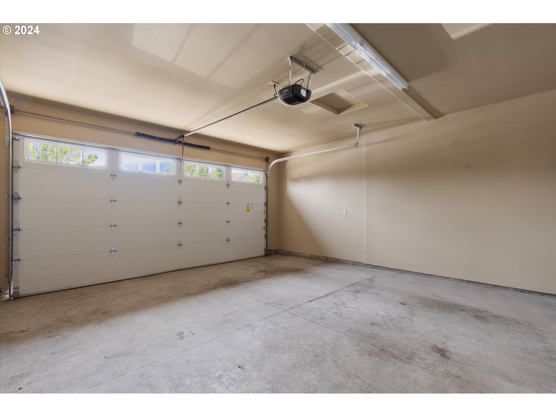 1760 South 18th Circle Ridgefield, WA 98642 - Photo 22 of 36 a view of an empty room
