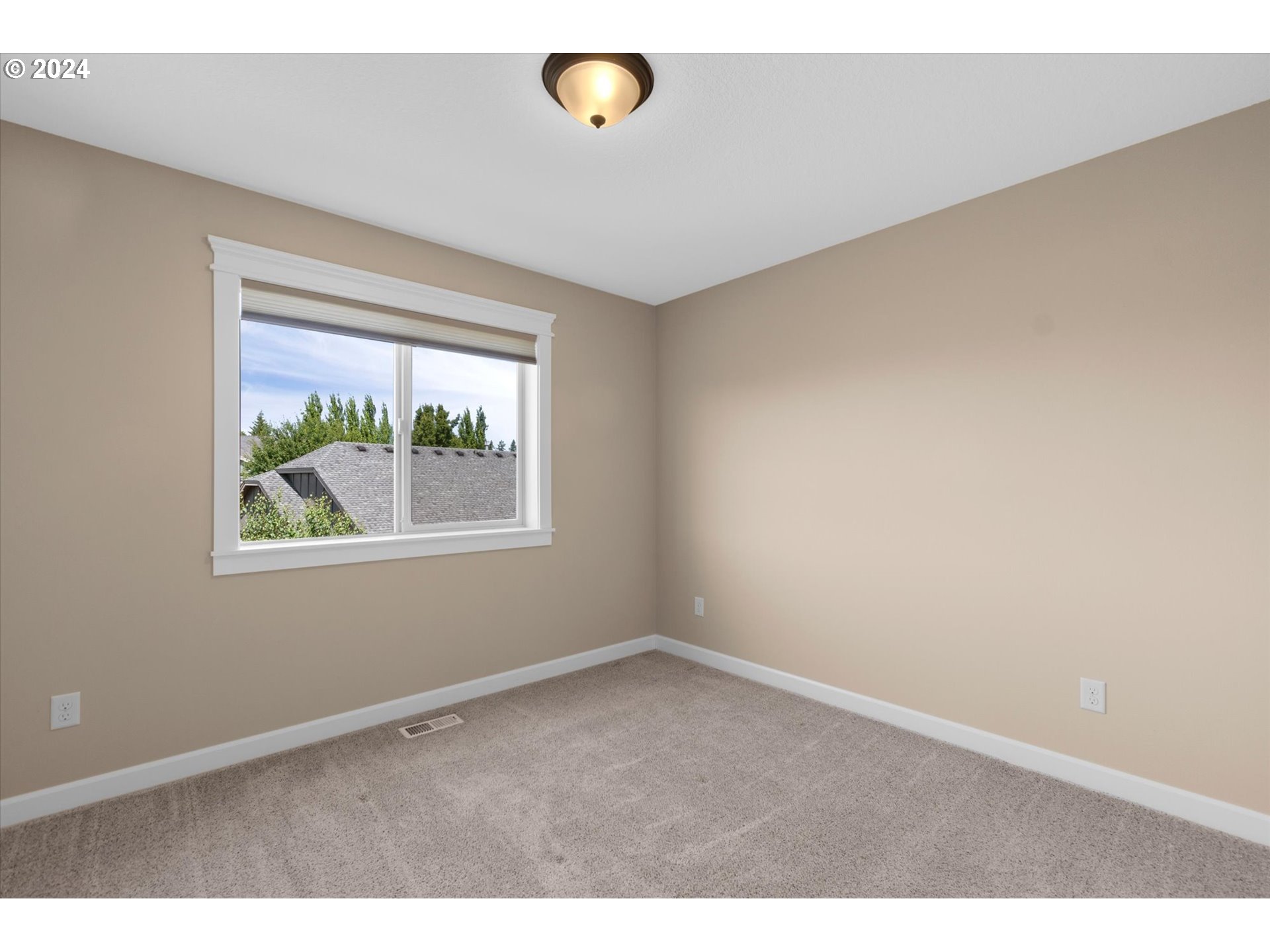 1760 South 18th Circle Ridgefield, WA 98642 - Photo 34 of 36 an empty room with windows