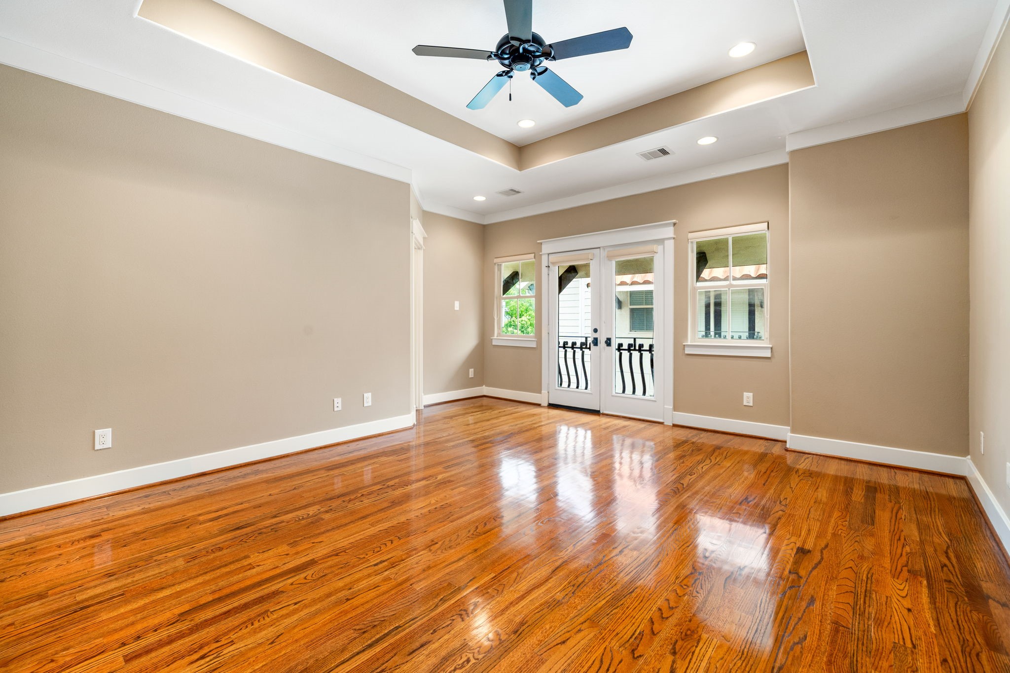 229 Knox Street Houston, TX 77007 - Photo 18 of 33 wooden floor in an empty room with a window