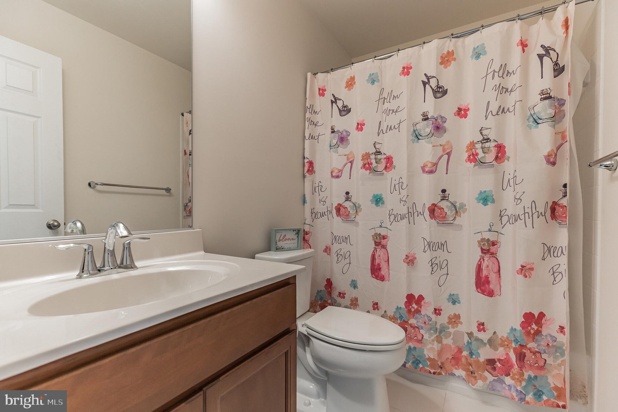 15850 Aerial View Road Woodbridge, VA 22193 - Photo 32 of 50 Upper level hall bathroom
