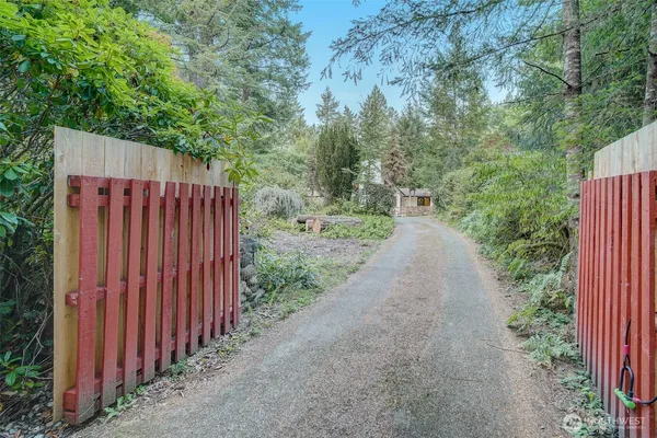 $4,200 | 16925 Southeast Auburn-Black Diamond Road, Auburn, WA 98092