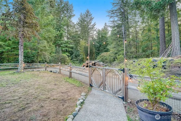 $4,200 | 16925 Southeast Auburn-Black Diamond Road, Auburn, WA 98092