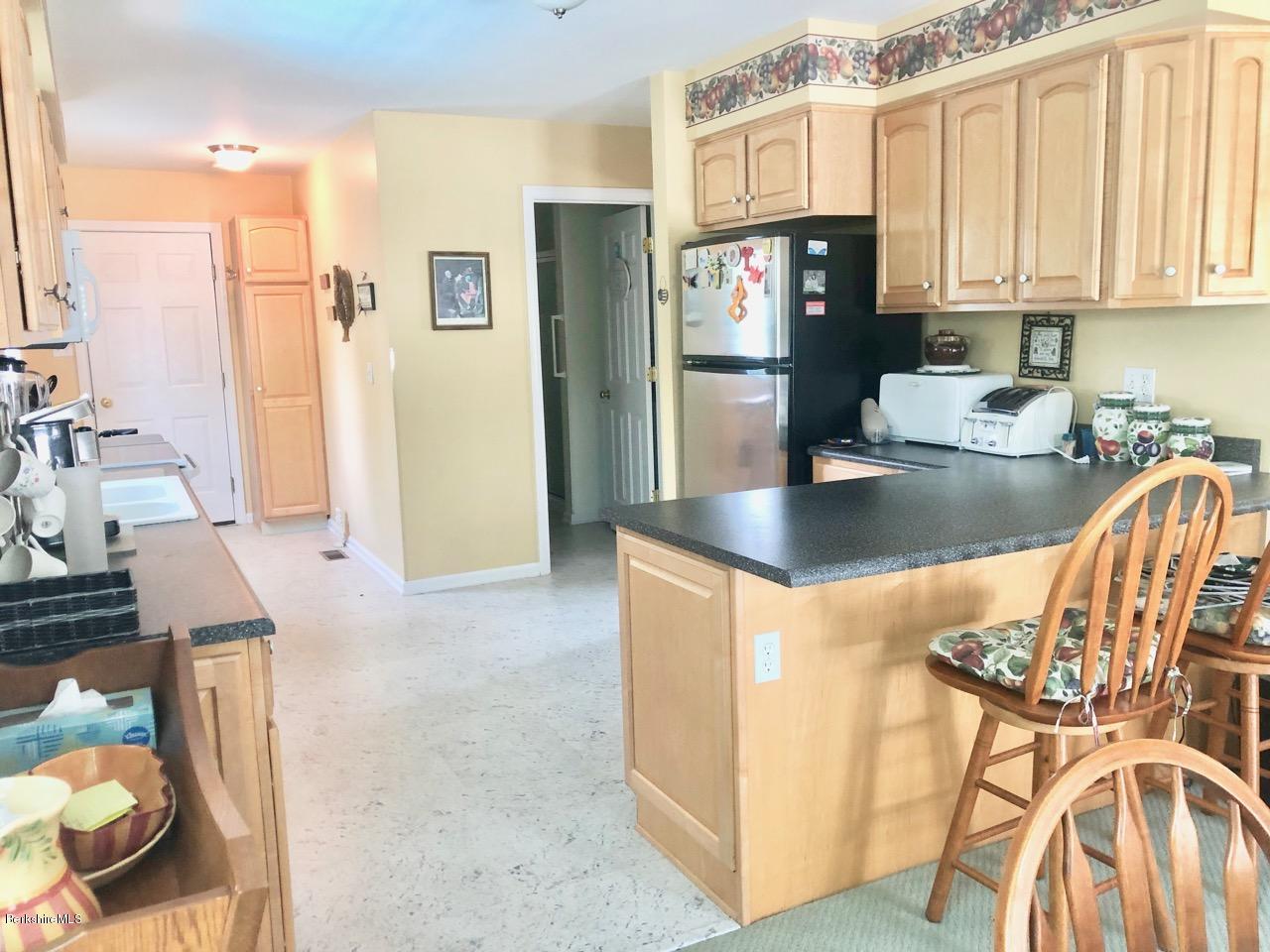 4 Patterson Road Lenox, MA 01242 - Photo 19 of 47 Kitchen with bar