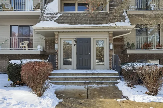 $1,800 | 238 East Bailey Road, Unit M, Naperville, IL 60565