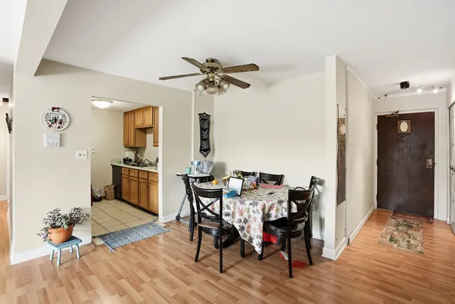 $1,800 | 238 East Bailey Road, Unit M, Naperville, IL 60565