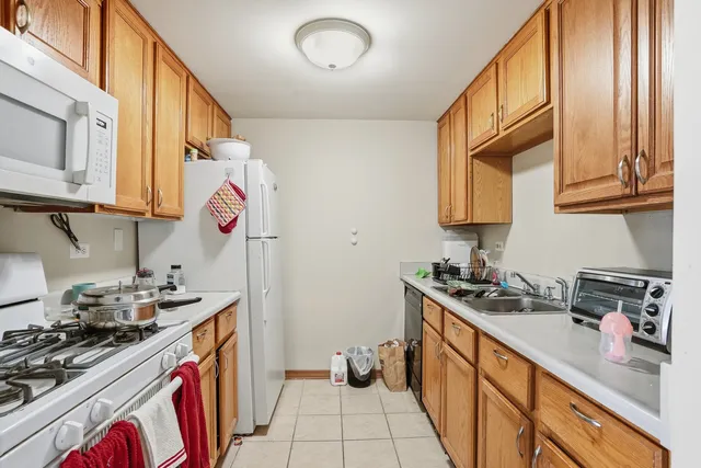 $1,800 | 238 East Bailey Road, Unit M, Naperville, IL 60565