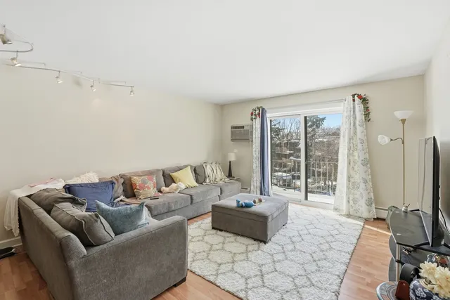 $1,800 | 238 East Bailey Road, Unit M, Naperville, IL 60565